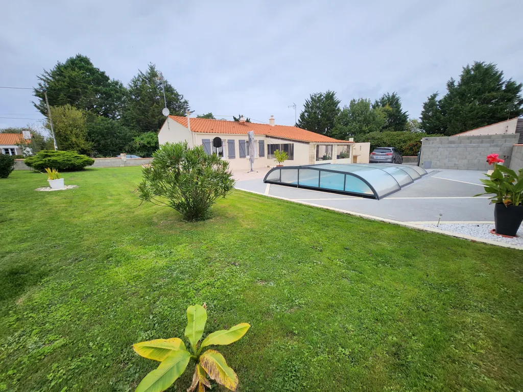 Aed - House with Pool in Saint-Jean-d'Hermine