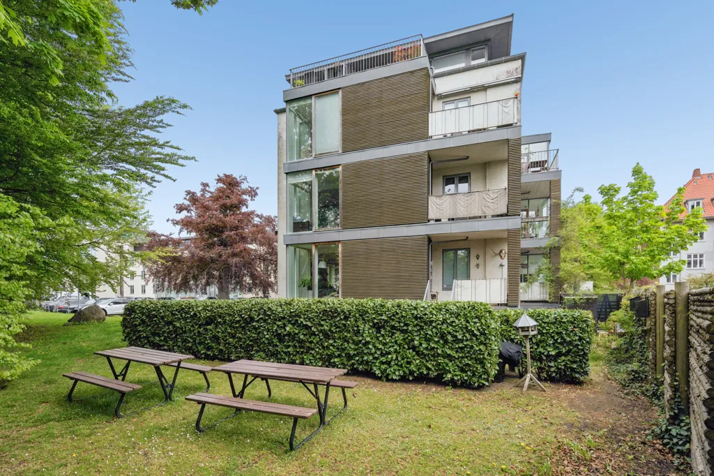 Garden - Apartment with Balconies in Hellerup