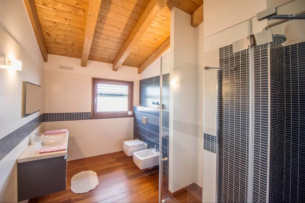 Salles de bain - Modern Villa with Pool and Spa near Parma