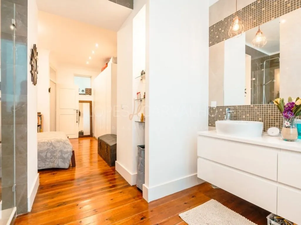 Vannitoad - Luxury Apartment with High Ceilings in Lisbon