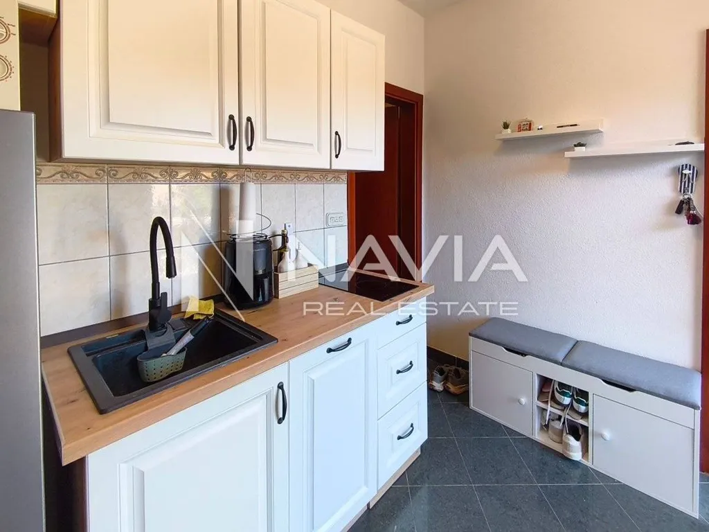 Cuisine - Two-Bedroom Apartment with Terrace in Pakoštane