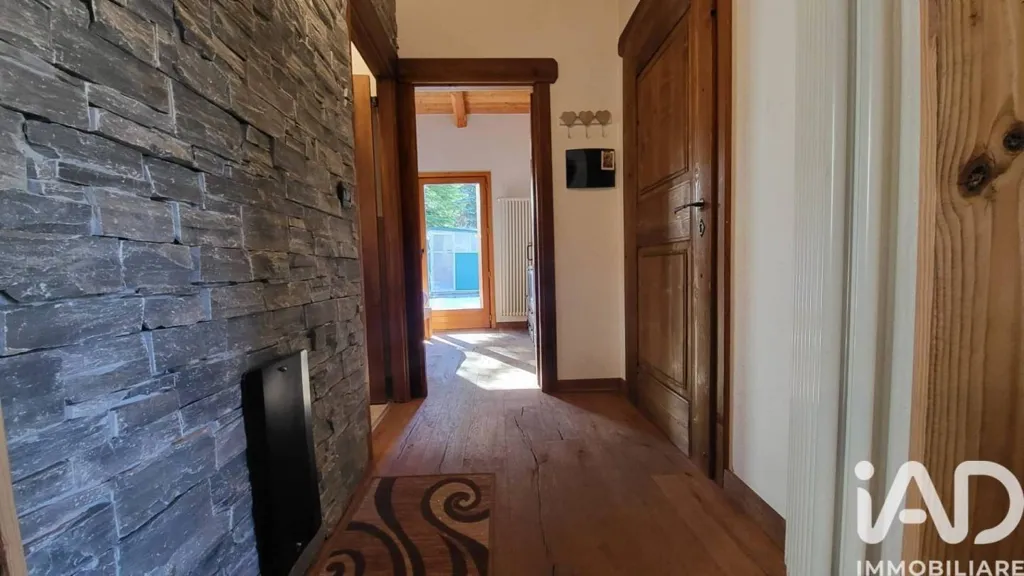 hallway_entrance