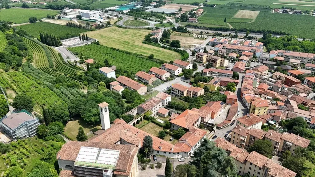 Õhuvaade - Modern Apartment with Private Court in Verona