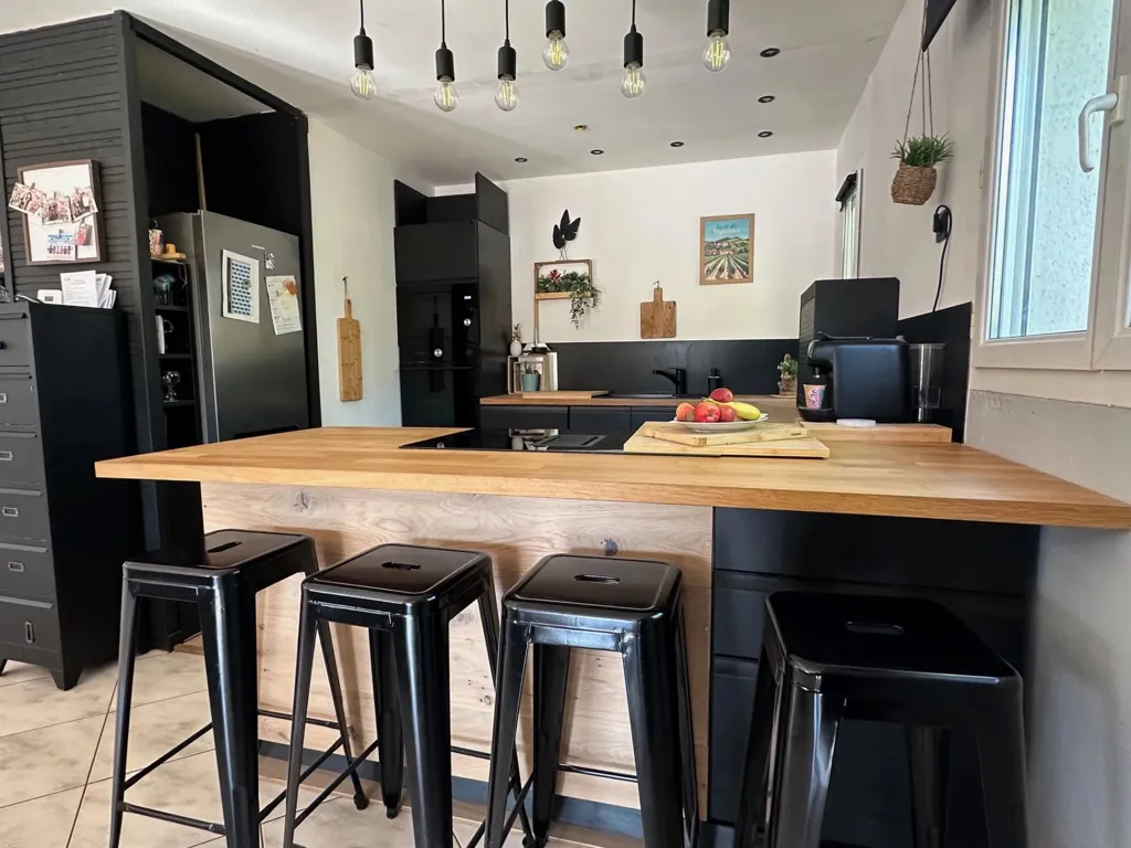 Detached 6-Bed House with Pool in Saint-Sulpice-La-Pointe