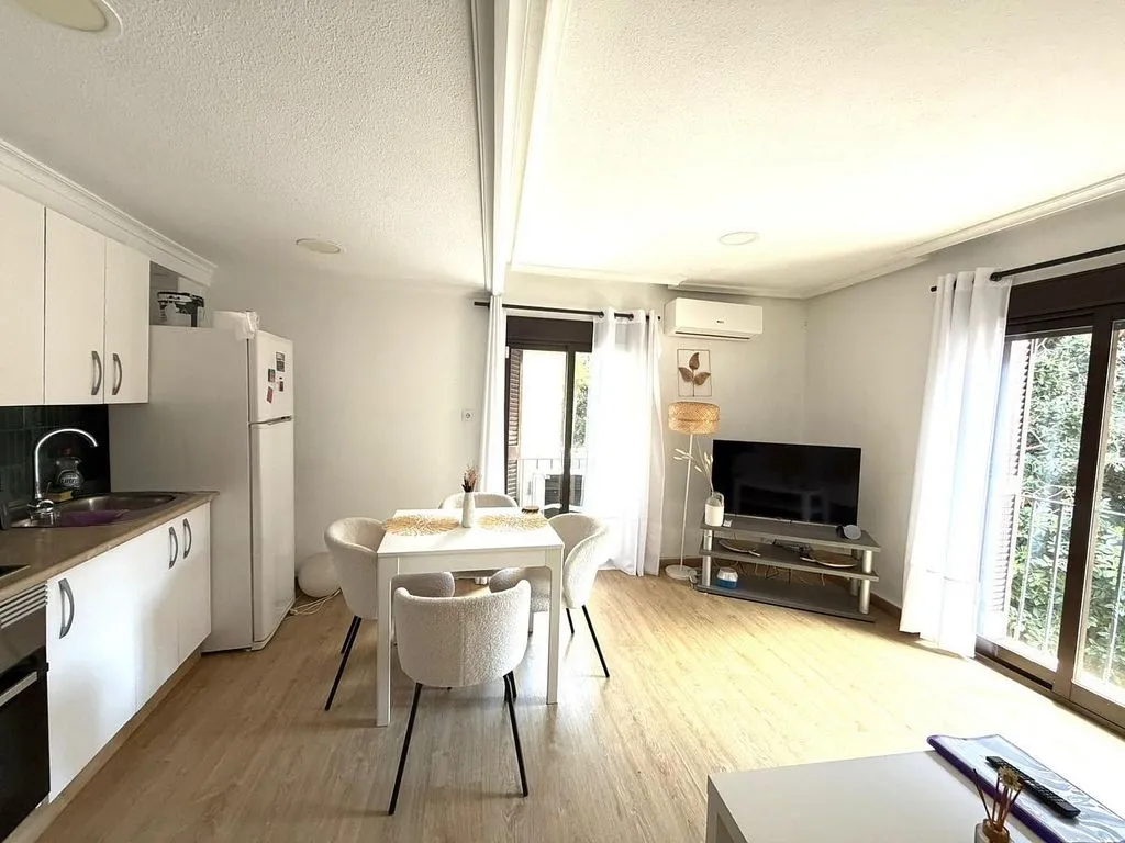 Cucina - Modernised Flat with Balcony in Historic Centre