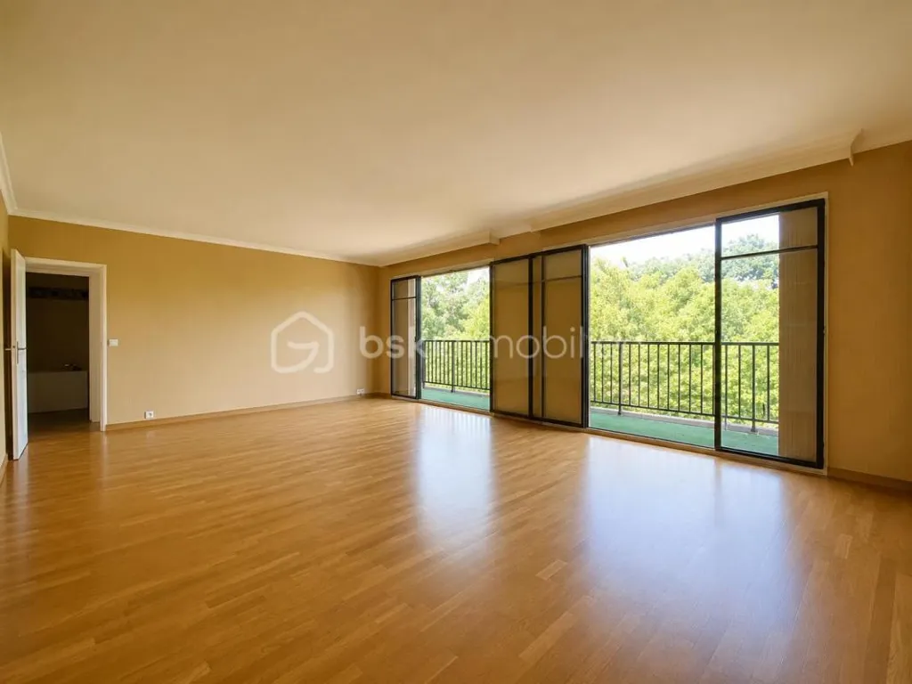 Séjour - Appartement 4 Pièces avec Balcon dans Résidence Calme