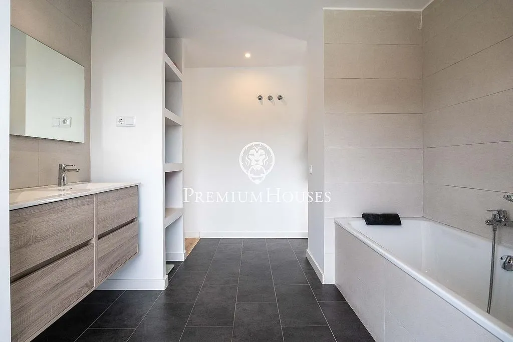 Salles de bain - Contemporary House with Pool in Gavà