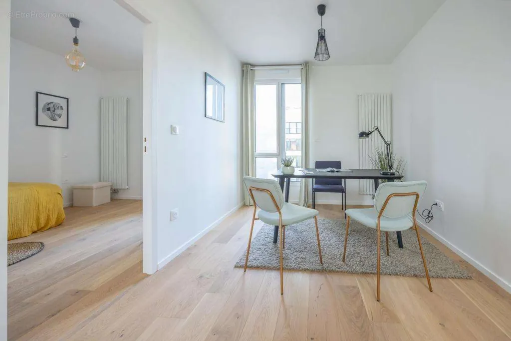 Salle à manger - Triplex Récent avec Rooftop à Paris