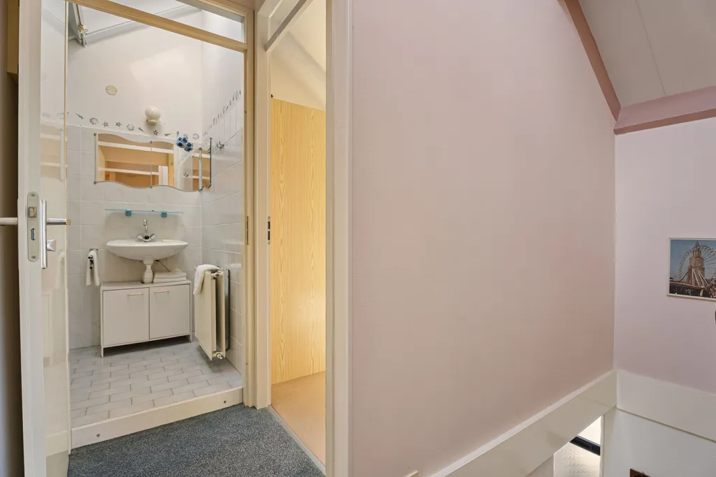 Bathrooms - 4-room house in Assen