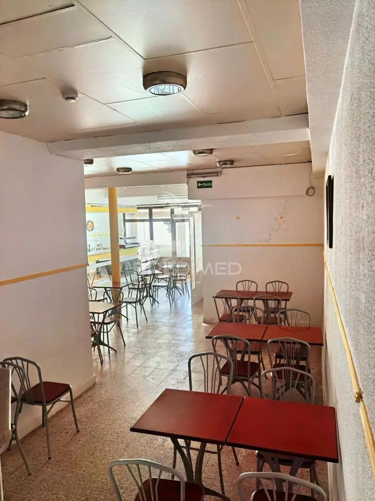 Pièces - Café with Terrace in Pernes