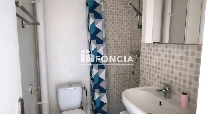 Salles de bain - Studio Calme avec Vue Dégagée à Melun