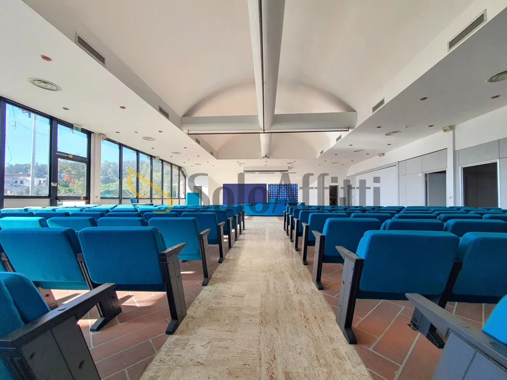 Toad - Open Space Office with Parking in Catanzaro Lido