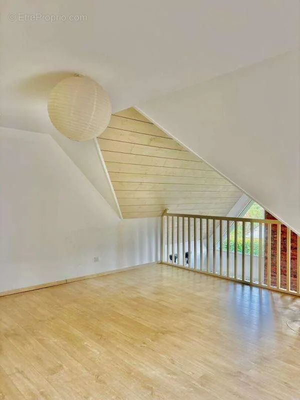 Toad - Architectural Wooden Frame House in Condette