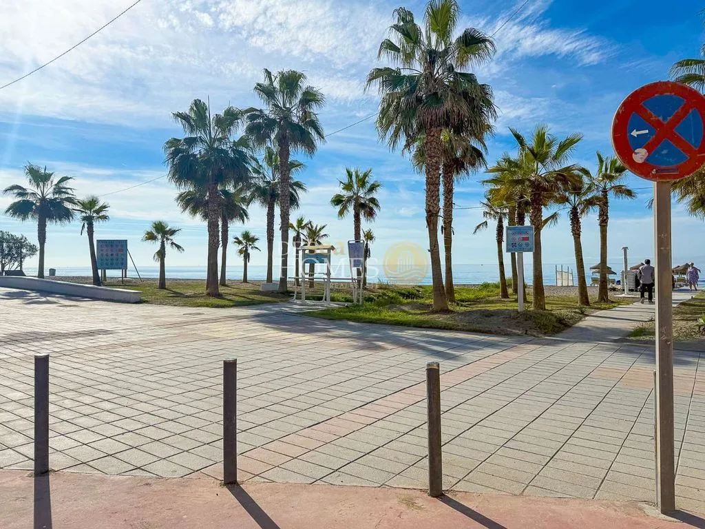 Beachfront Flat with Direct Beach Access in Torrox
