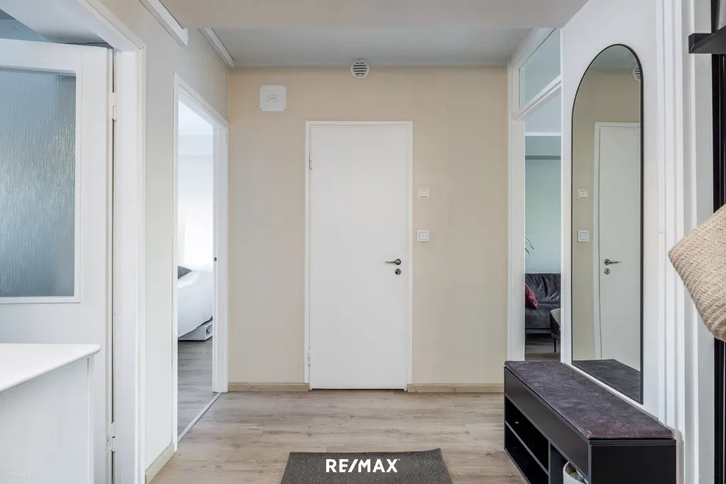 Entrée - Modernised Flat with South-Facing Balcony in Etelä-Haaga