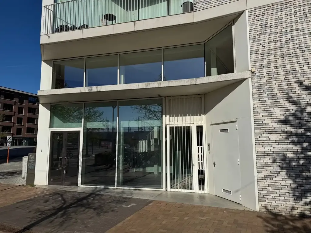 Välivaade - Office Space with Large Windows in Mechelen