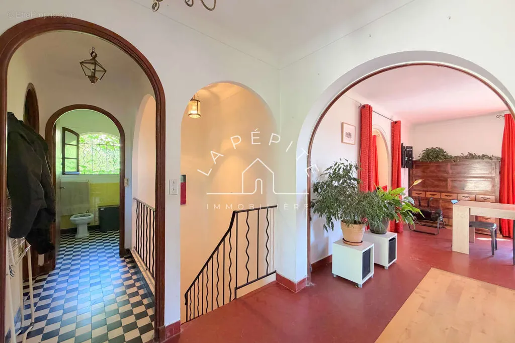 Esik - Charming Provençal House with Sea View in Spéracèdes