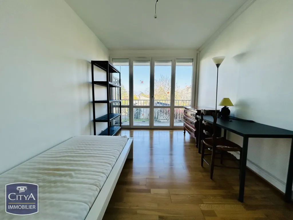 Magamistoad - Colocation Flat with Balconies in Châteauroux