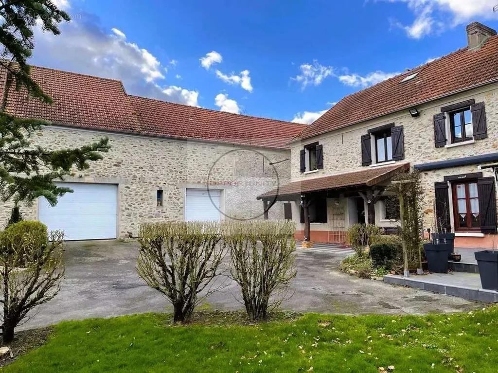 Välivaade - Villa with Pool in Rebais