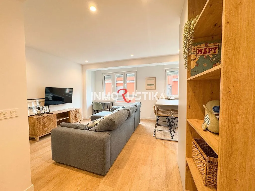 Living Room - Furnished Flat in Gijón Centre with Sea View