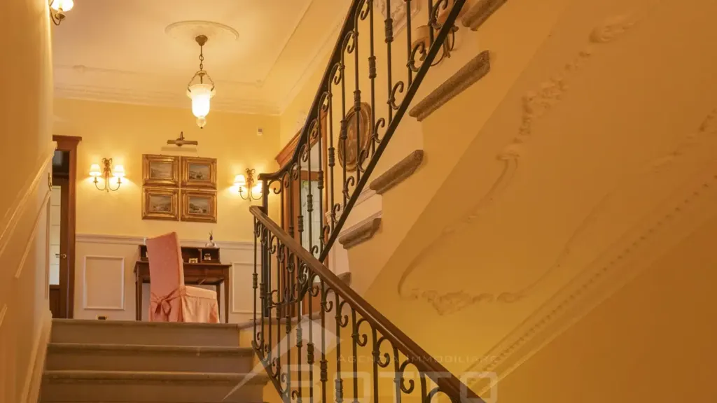 Pièces - Historic Villa with Central Location in Grignasco