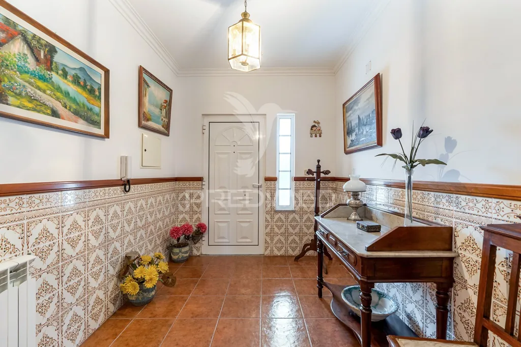 Esik - Four-Bedroom House with Sótão in Castro Daire