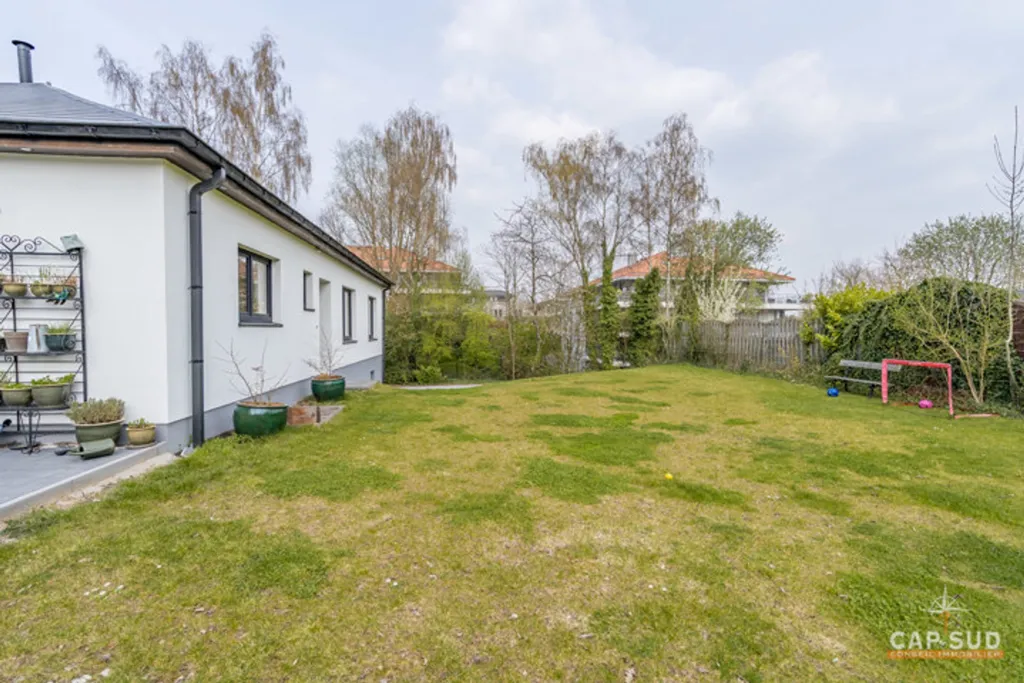 Garden - Bright House with South Terrace in Waterloo