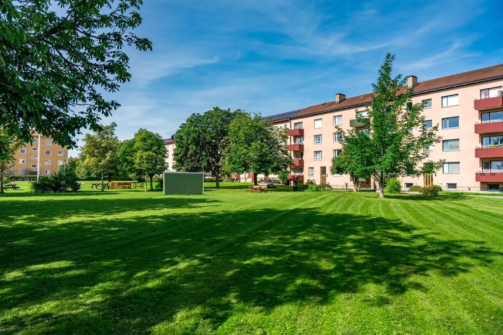 Aed - Efficient Apartment with Inner Garden in Uppsala