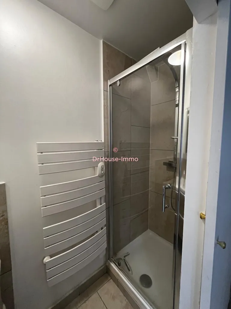 Bathrooms - 1-Bedroom Apartment with Terrace in Lille