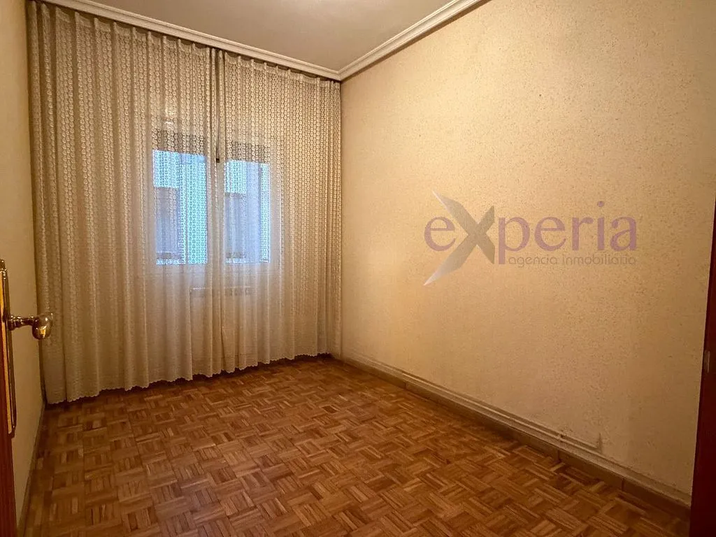 Rooms - Central Flat with Lift in La Felguera