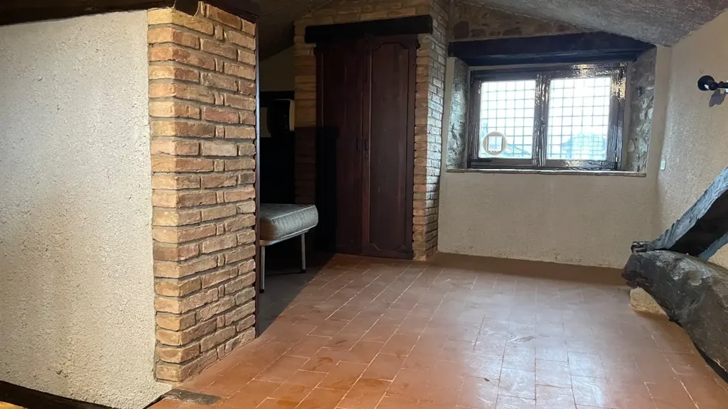 Pièces - Restored Stone Villa with Terraces in Gropparello