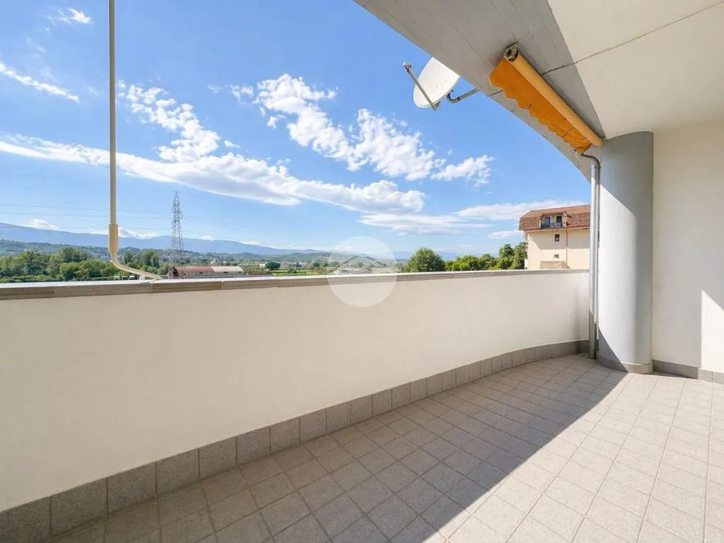 Balcon - First Floor Flat with Panoramic View in Rose