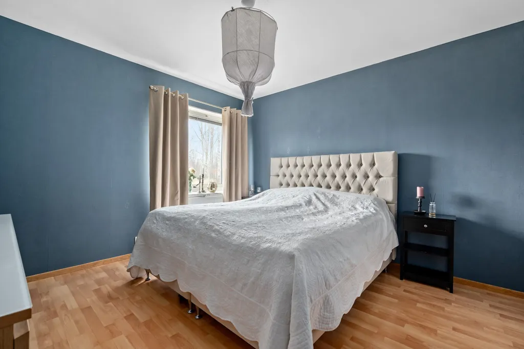 Chambres - Four-Room Apartment with Balcony in Ersmark