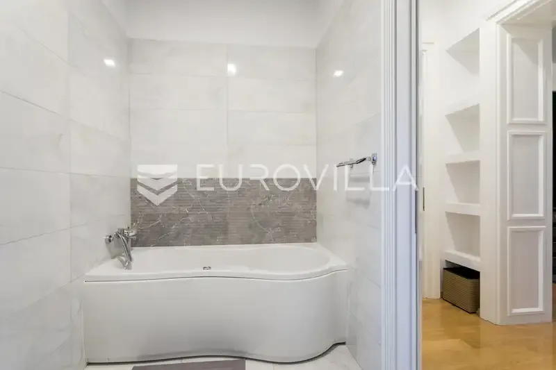 Salles de bain - Fully Furnished Apartment with Balcony in Drašković