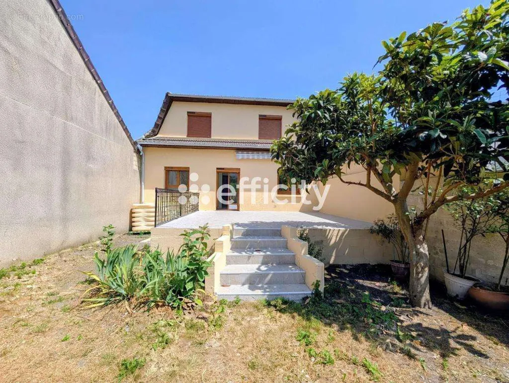 Aed - Traversant House with Garden in Saint-Denis