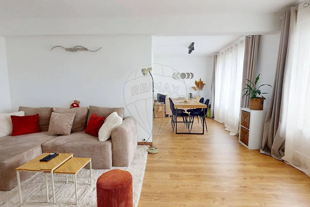 Soggiorno - South-Facing Flat with Balcony in Olivet