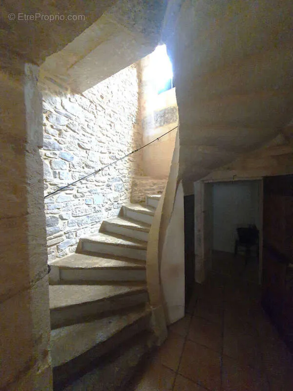 Pièces - Maison de Village en Pierre avec Cour à Calvisson