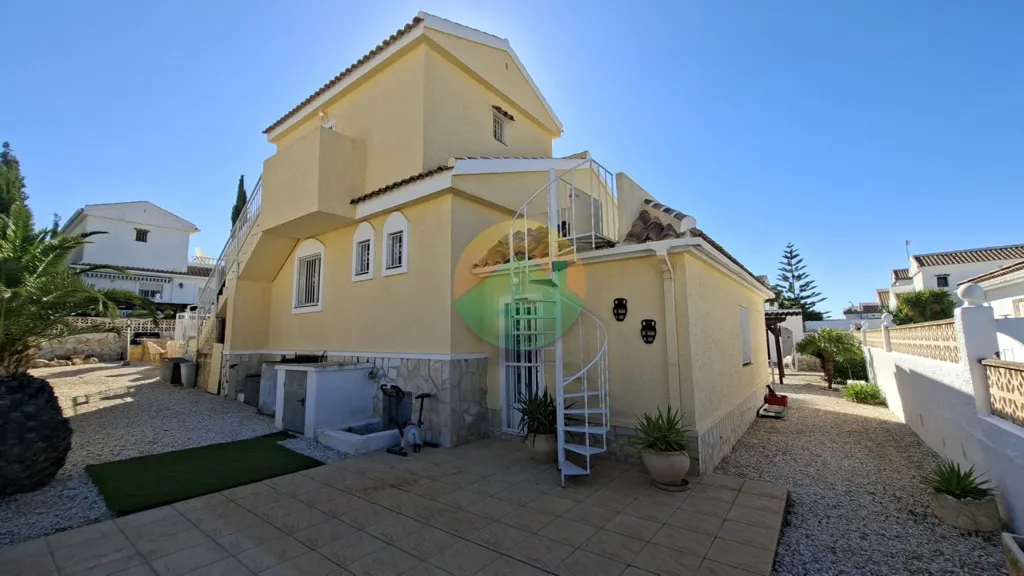 Esterno - South-Facing Villa with Pool in Camposol