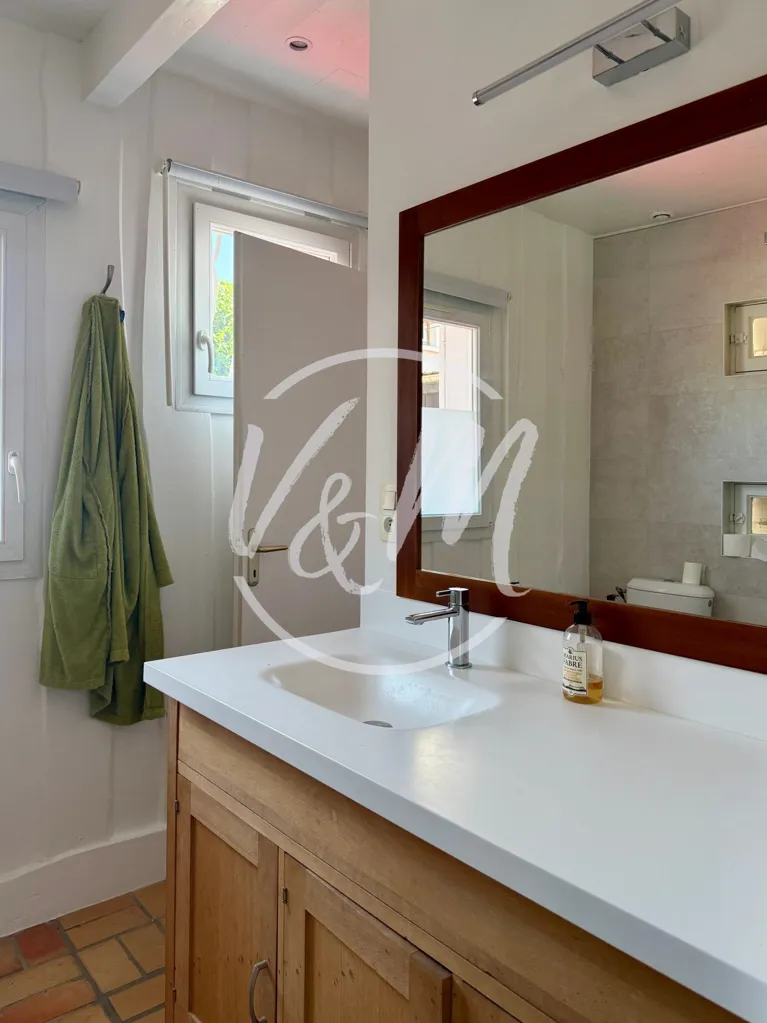 Salles de bain - Villa avec vue sur le bassin à Taussat