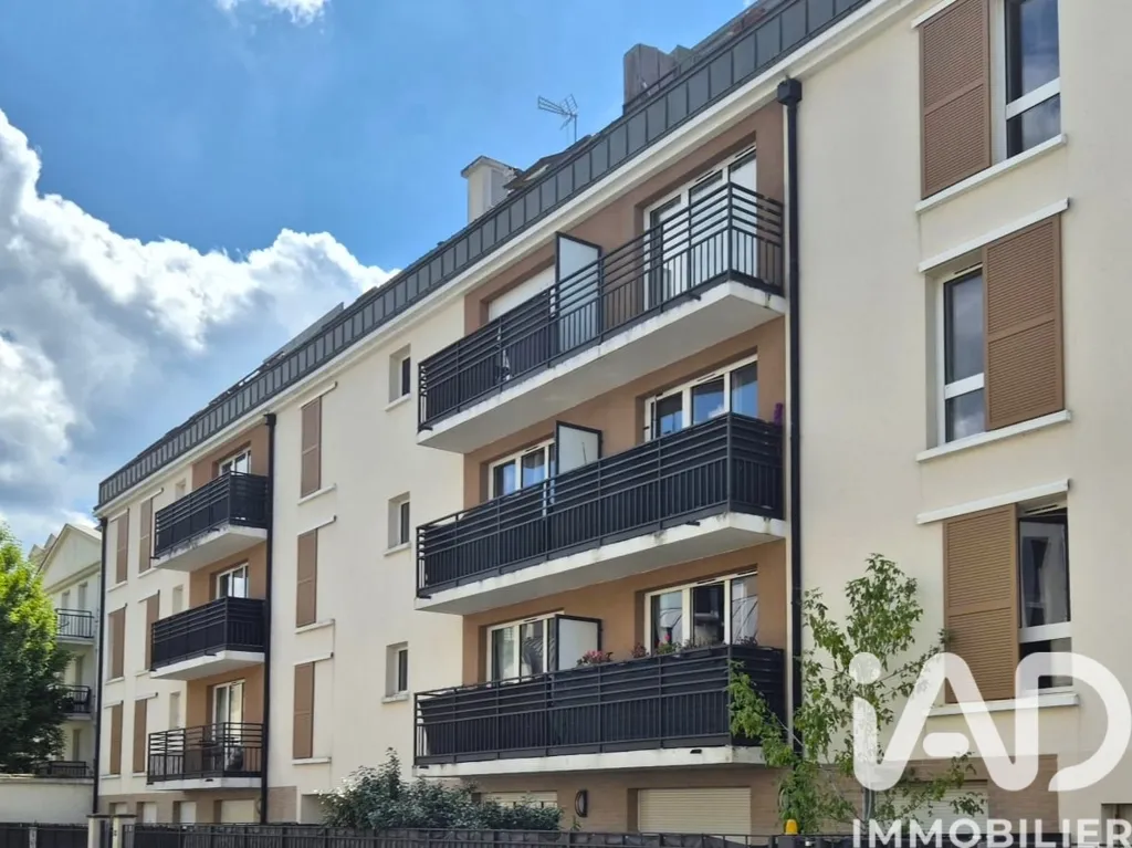 Välivaade - Modern 4-Piece Flat with Balconies in Choisy-le-Roi