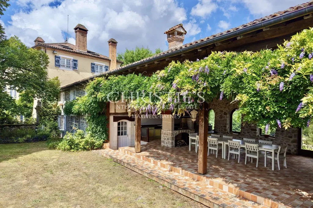 Terrasse - Domaine Historique avec Écuries dans le Périgord Vert