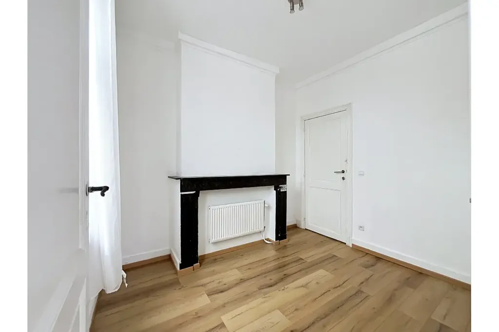 Stanze - Bright Apartment with Corner Location in Ixelles