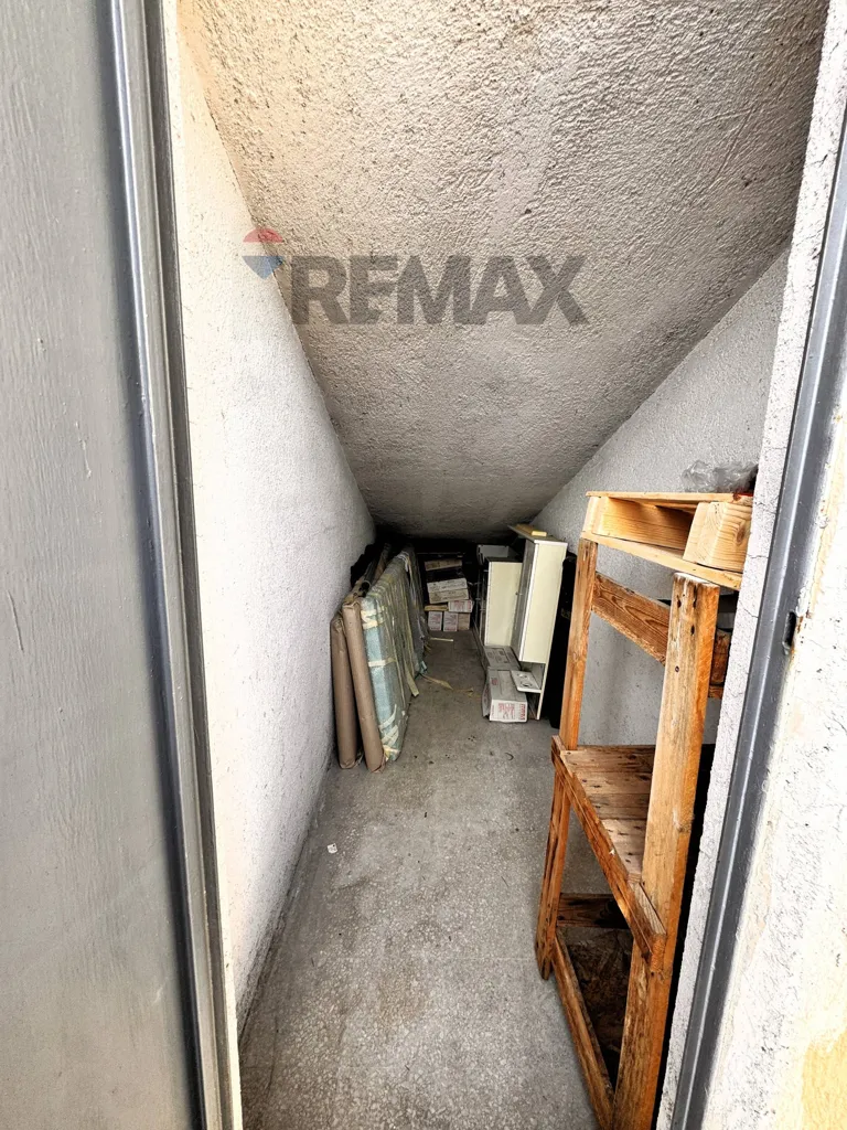 Garage - Spacious Apartment with Parking in Ostia Ponente