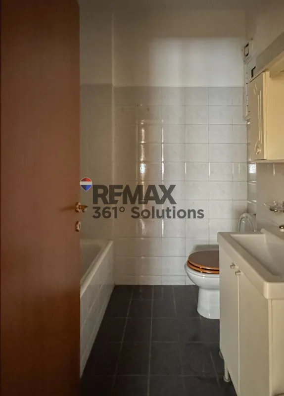 Bathrooms - Apartment with Lift in Athens Centre
