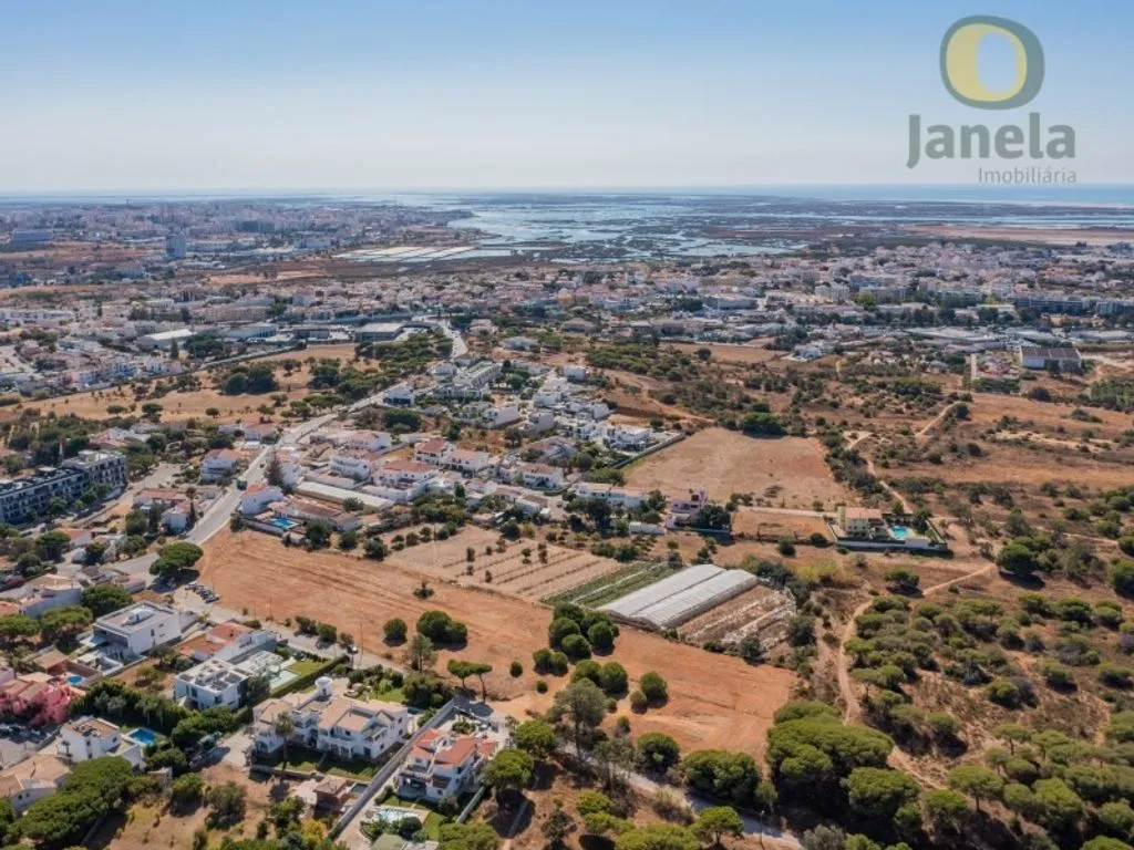Õhuvaade - Development Land with Pool in Gambelas, Faro