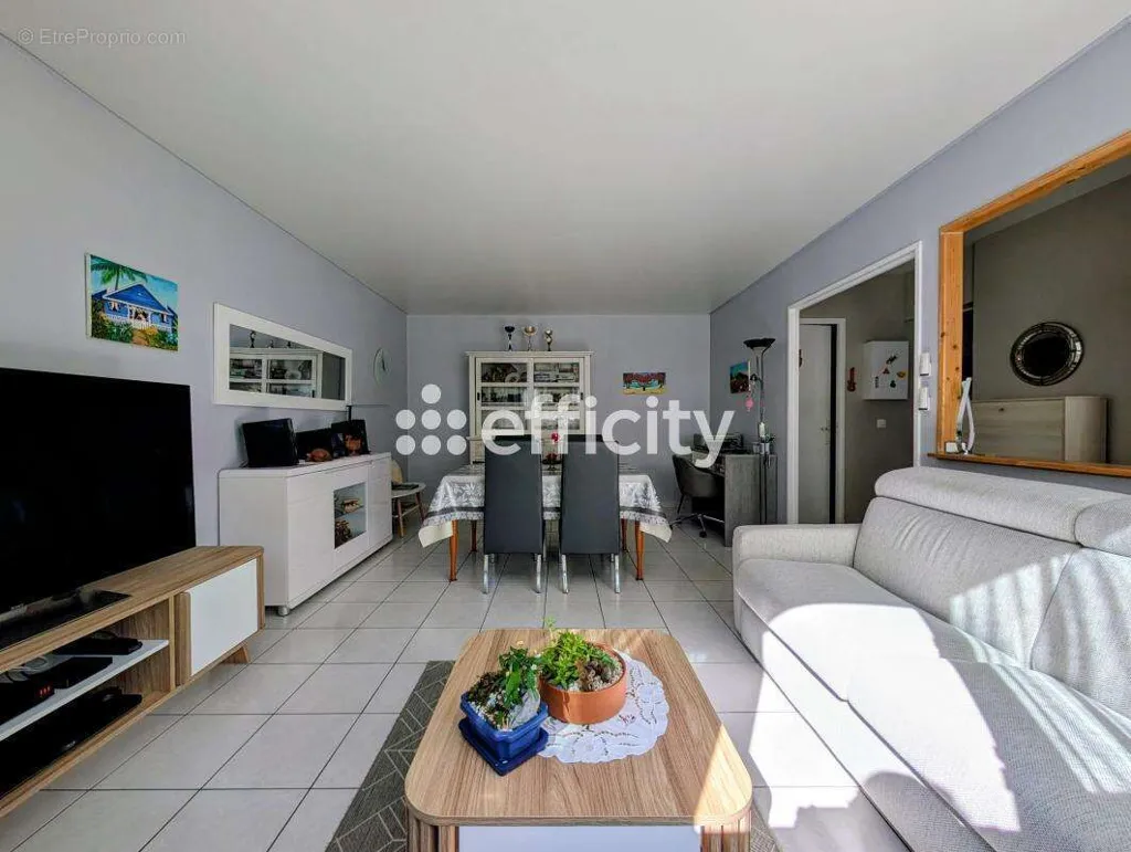 Séjour - Appartement avec Jardin et Terrasse au Calme à Ormesson