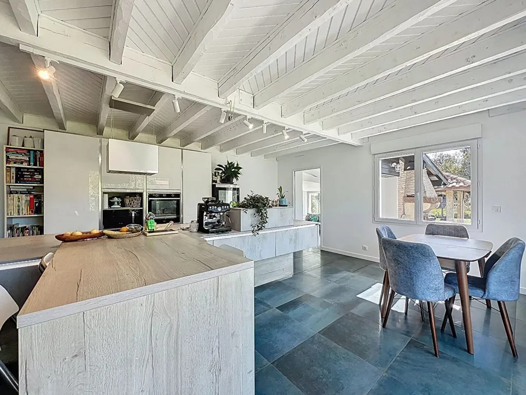 Cuisine - Maison Rénovée avec Terrasse en Teck à Sanguinet