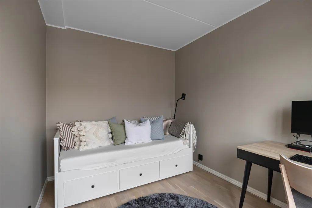Chambres - Completely Renovated Apartment with Balcony in Uppsala