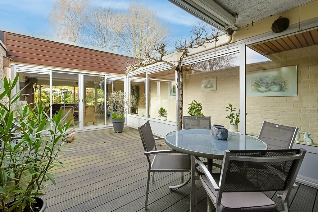 Terrass - Playfully Designed Corner Home with Patio in Leiderdorp