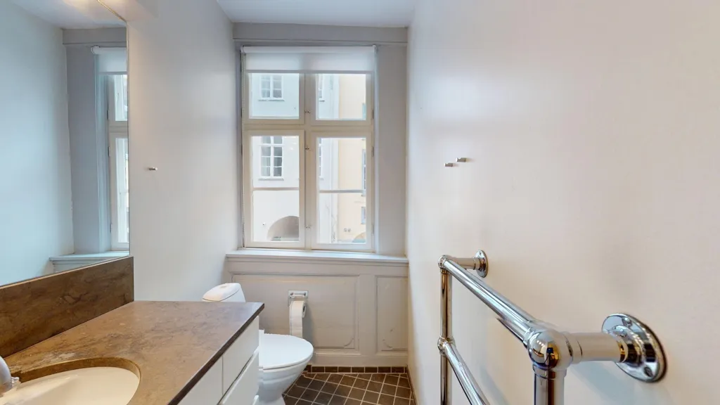 Salles de bain - Apartment with Private Garage in Frederiksstaden